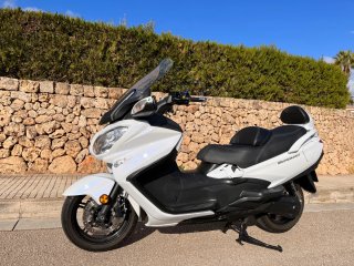 Suzuki Burgman 650 Executive Blanca.