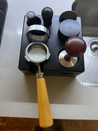 Cafetera DeLonghi Dedica + Accesorios