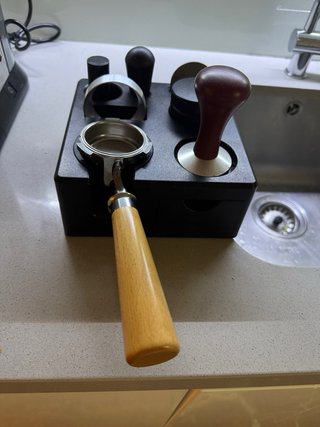 Cafetera DeLonghi Dedica + Accesorios