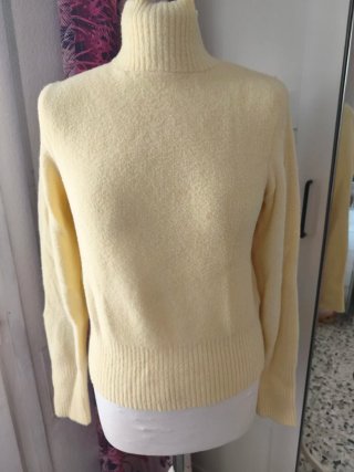 Jersey Zara cuello alto amarillo