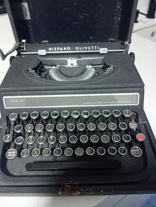 Máquina de escribir Hispano Olivetti Studio 40