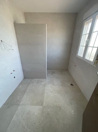 Reforma de baño, alicatado y plato de ducha