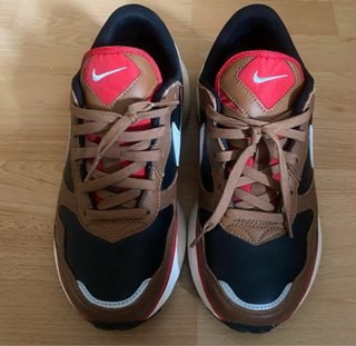 Zapatillas Nike Marrones y Negras