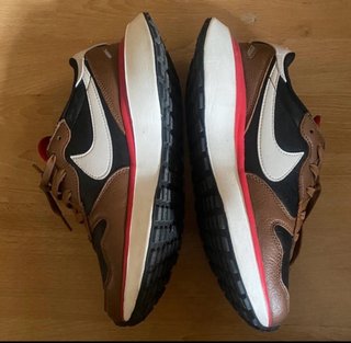 Zapatillas Nike Marrones y Negras
