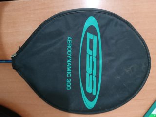 Raqueta de bádminton azul y 2 fundas