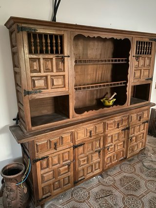 Mueble de madera clásico