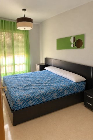 Cama 1.50x1.90 con Canapé y Mesillas