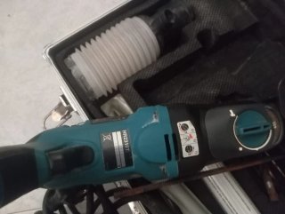 Taladro percutor Makita con maletín