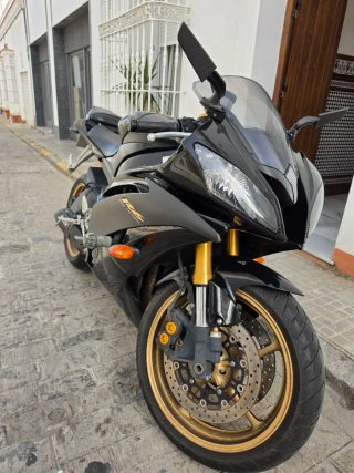 Yamaha YZF R6 2011 Negra y Dorada