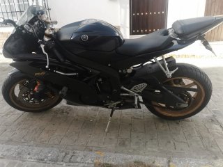 Yamaha YZF R6 2011 Negra y Dorada