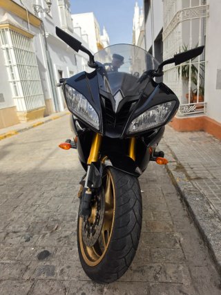 Yamaha YZF R6 2011 Negra y Dorada