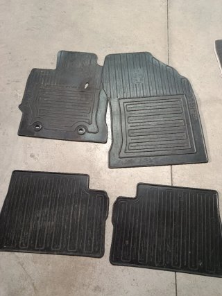 3 Alfombrillas Goma Toyota Auris TS 2018