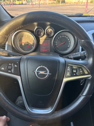 Opel Astra 2011
