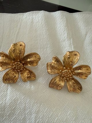 Pendientes dorados flor