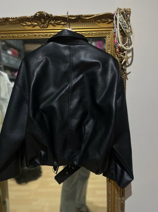 Chaqueta de cuero negra