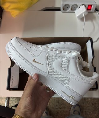 Nike Air Force 1 Blancas y Doradas