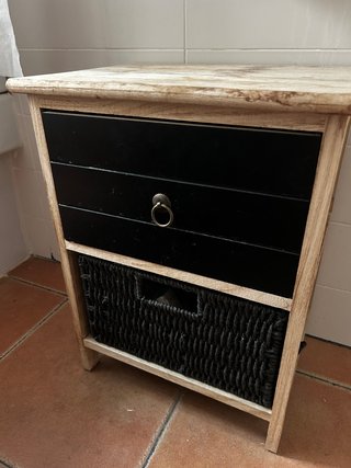 Mueble auxiliar 2 cajones y cesto mimbre