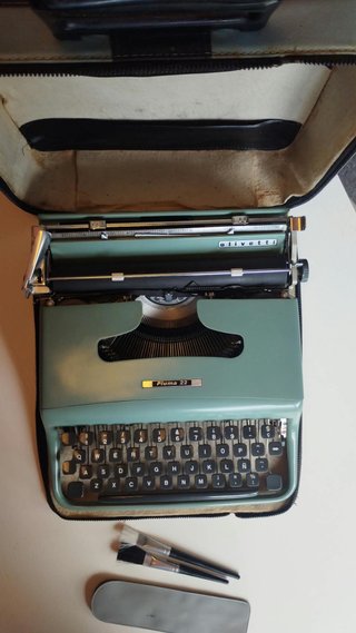 Máquina de escribir Olivetti Pluma 22