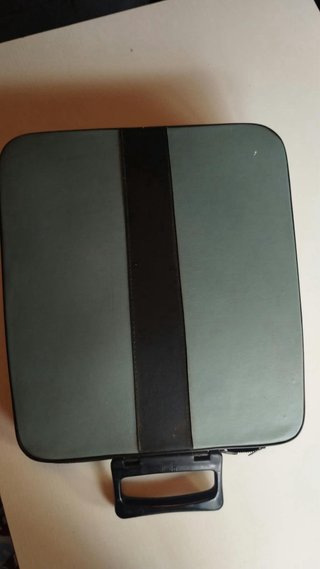 Máquina de escribir Olivetti Pluma 22
