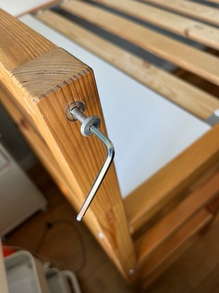 Litera Kura Ikea Madera con dosel de dinosaurios