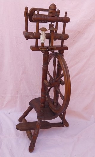 Rueca de madera antigua