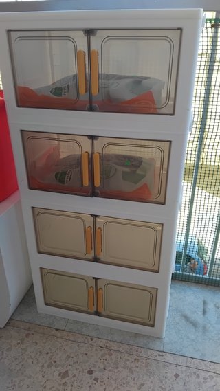 Vitrina de plástico apilable 4 niveles