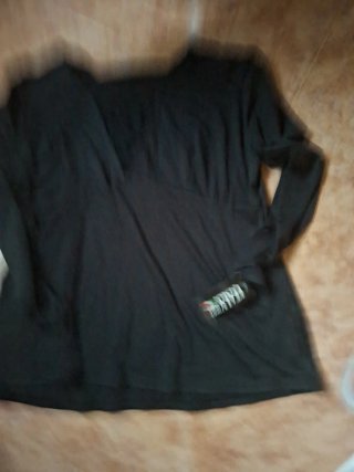 Blusa negra manga larga escote lencero