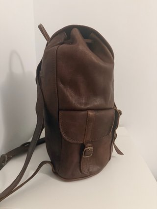 Mochila de cuero marrón