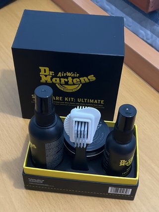 Stivali Dr. Martens Neri (3 usi) + kit di pulizia