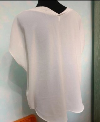 Maglione donna oro e camicetta bianca