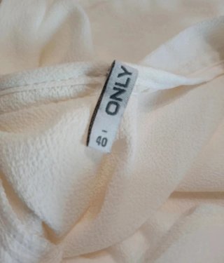 Maglione donna oro e camicetta bianca