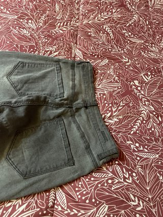 Pantalones pitillo grises