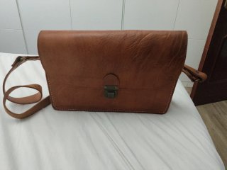 Bolso de cuero marrón