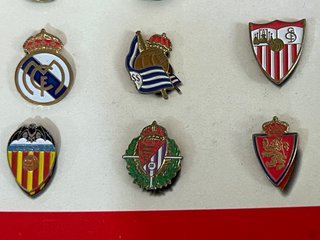 Insignias pins Escudos Equipos 1a Div. 1999-2000