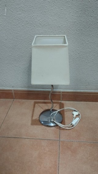Dos Lámpara de mesa moderna plateada y blanca