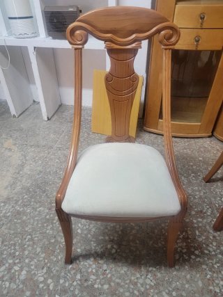 Mesa redonda extensible y 6 sillas de madera