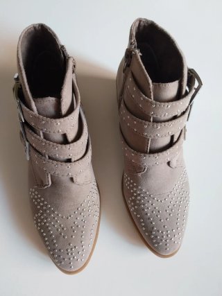 Botines Talla 36 Marrones con Tachuelas