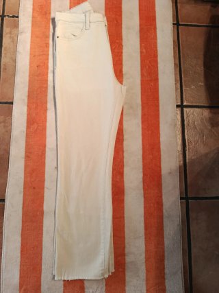 Pantalón vaquero beige