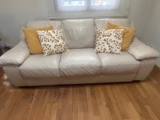 Sofá de 3 plazas en piel color crema, largo 2,75cm