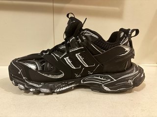 Zapatillas Balenciaga Negras con Dibujos Blancos