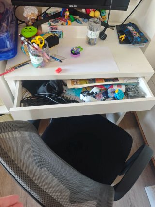 Escritorio y silla de estudio