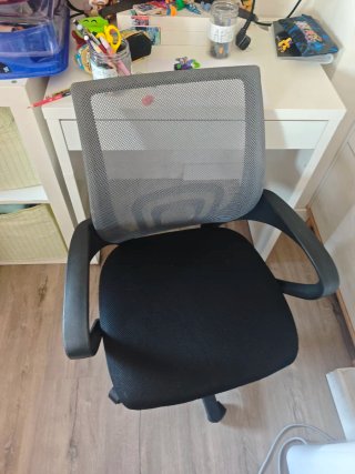 Escritorio y silla de estudio