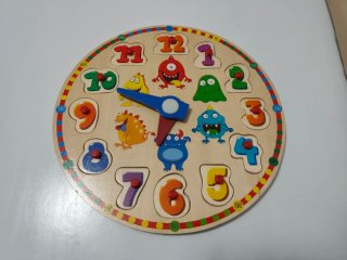 Reloj de madera para aprender números y hora