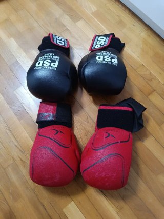 Saco de boxeo DOMYOS con cadenas y 2 pares guantes