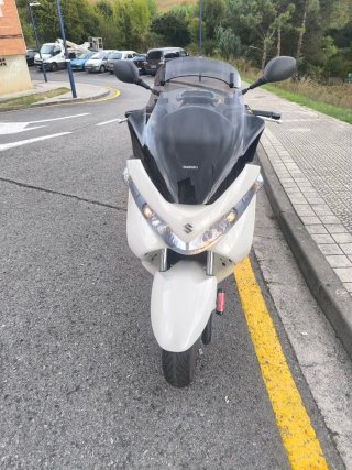 Suzuki burgman 125 executive blanca.