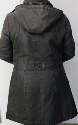 Chaqueta marrón estilo aviador . Systemaction.