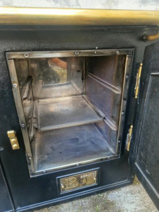 Cocina de carbón antigua