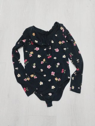 Body Stradivarius flores manga larga