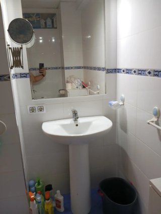 Lavabo con pedestal blanco