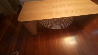 Mesa de centro de madera clara